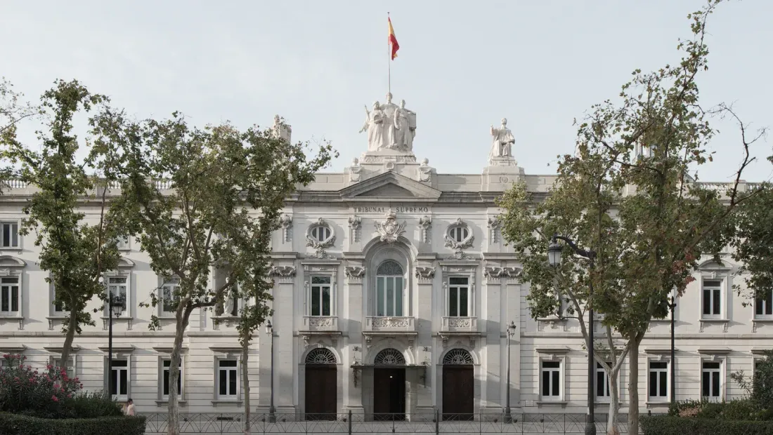 Fachada de un edificio de una comunidad de propietarios afectado por defectos de construcción tras la sentencia del Tribunal Supremo 860/2026