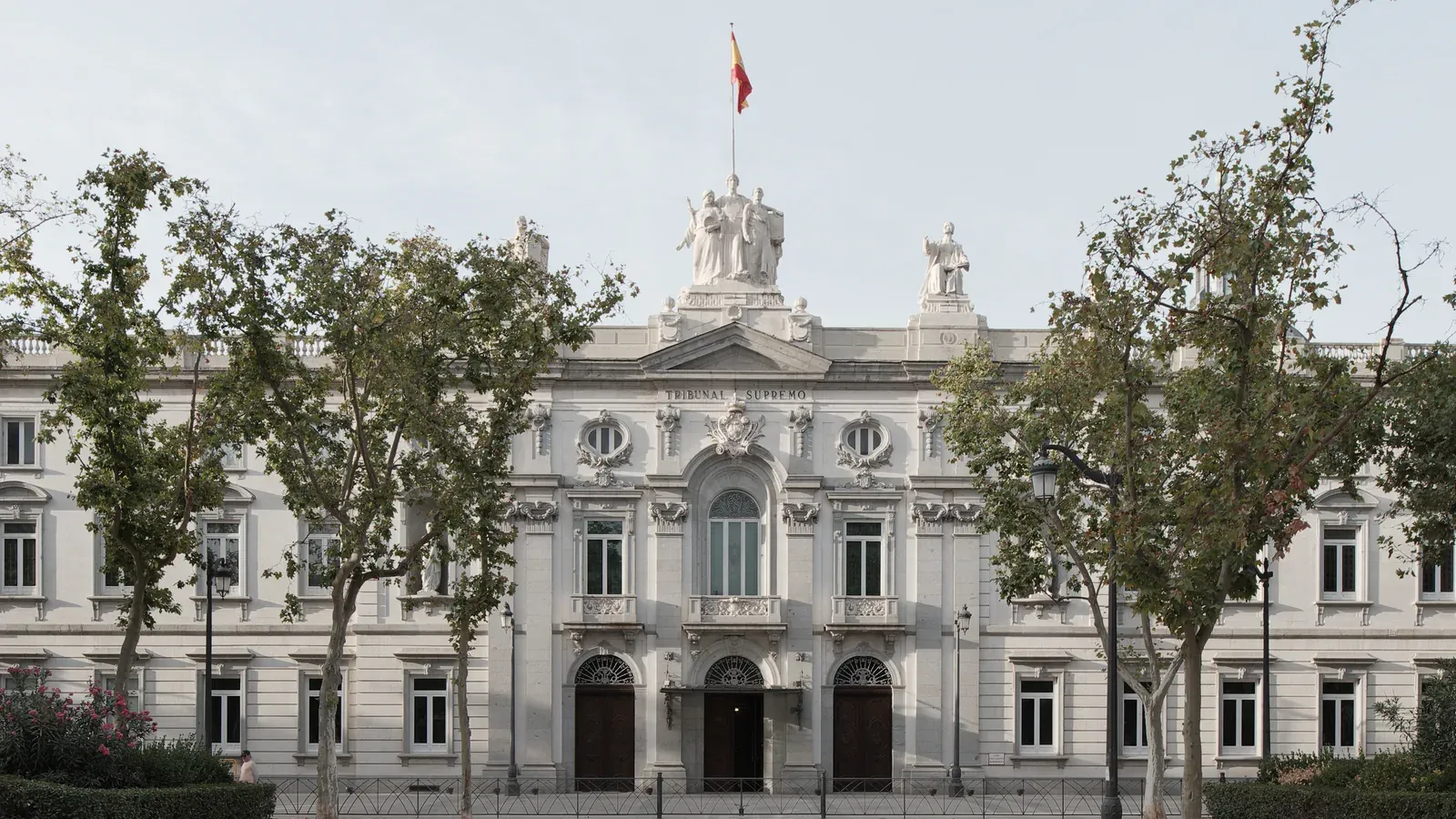 Fachada del Tribunal Supremo de España en Madrid, sede de la doctrina sobre prescripción de cuotas en comunidades de propietarios